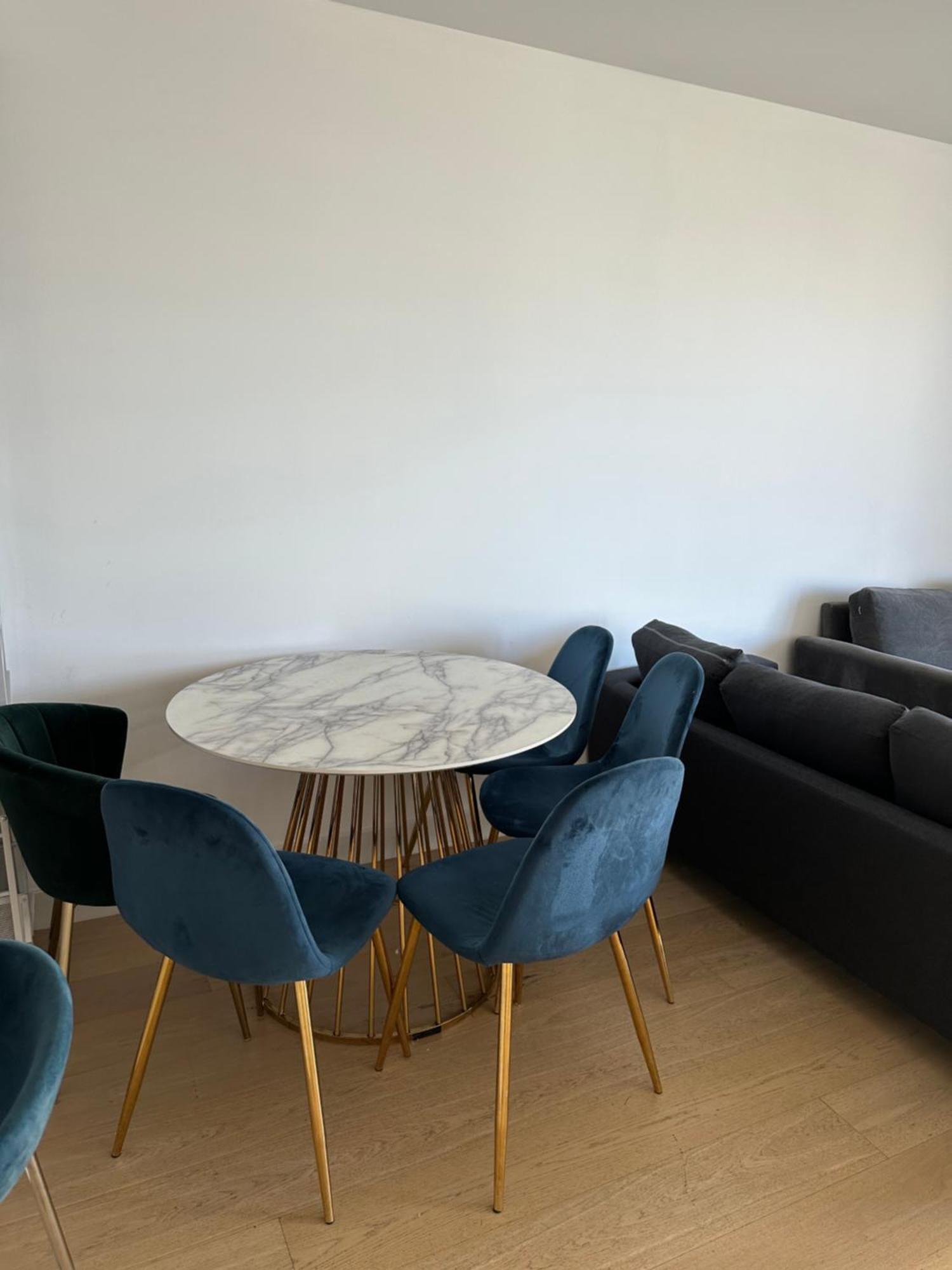 Apartment 2 Bedroom Modern Next To Westfield *